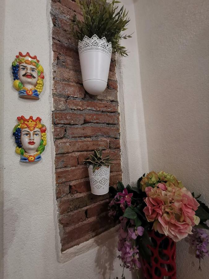 La Mansarda Di Ninni カターニア エクステリア 写真